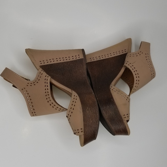 Maurices comfy cute wedges Like new size 6 shoes woman's sandals heels - Picture 2 of 4